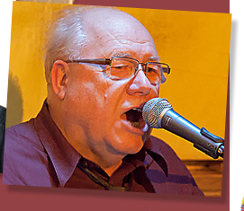 wie er singt und drummt